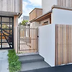 Esplanade Beach House - Christchurch Holiday Homes