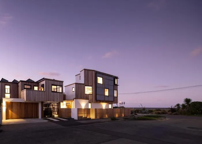 Esplanade Beach House - Christchurch Holiday Homes