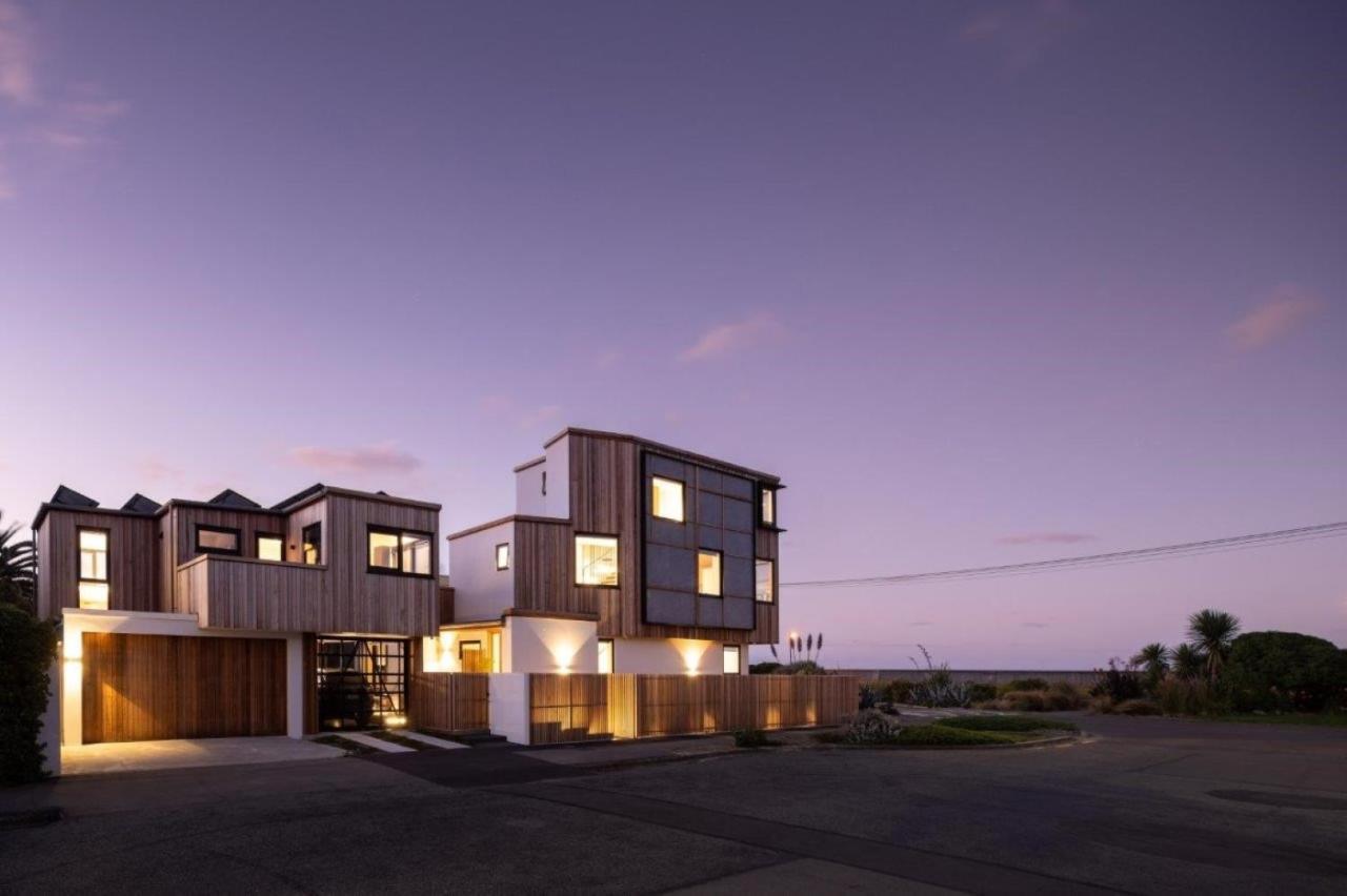 Esplanade Beach House - Holiday home Christchurch